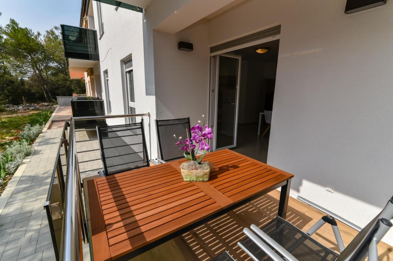 Denis Apartment Vir Exterior foto
