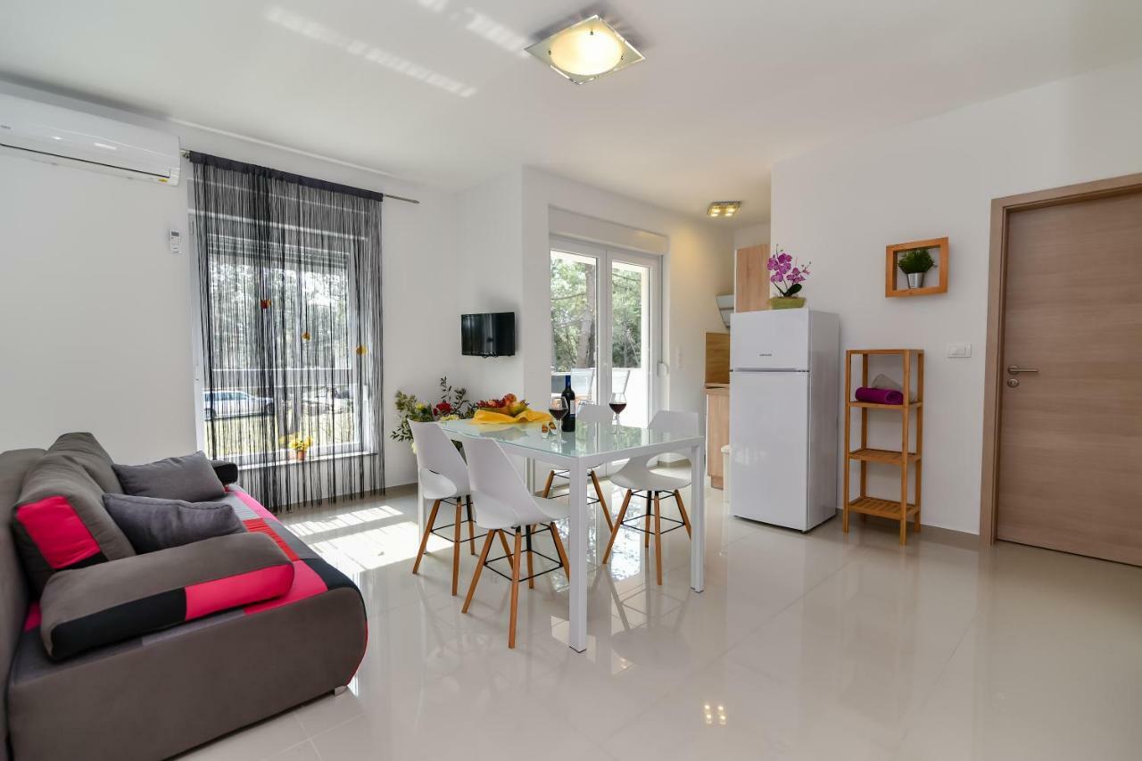 Denis Apartment Vir Exterior foto