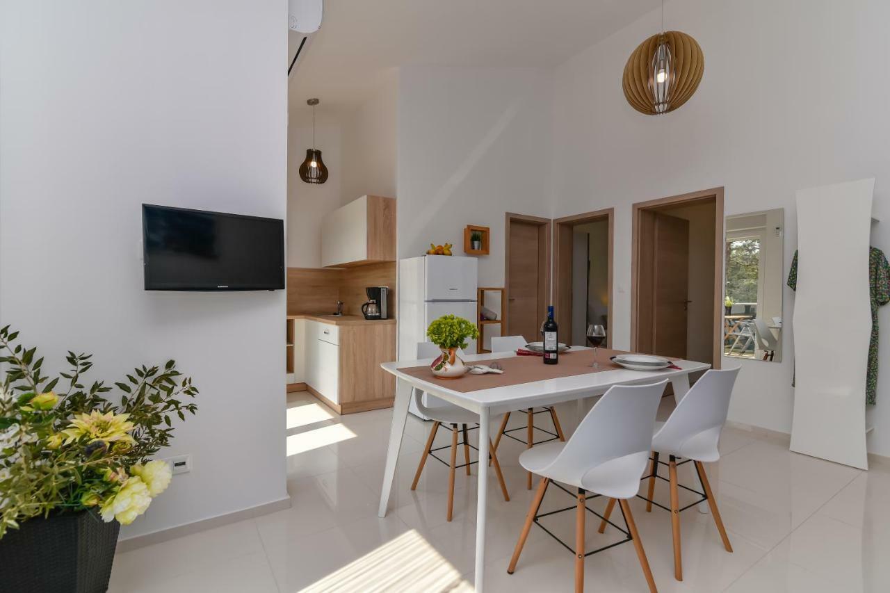 Denis Apartment Vir Exterior foto