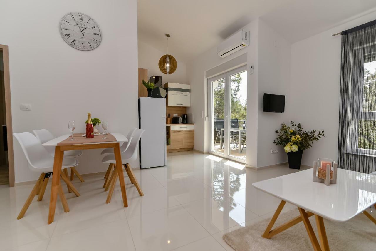 Denis Apartment Vir Exterior foto